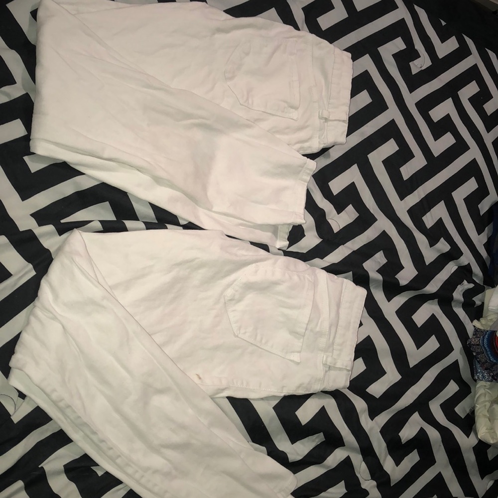 2 pairs of women’s pants